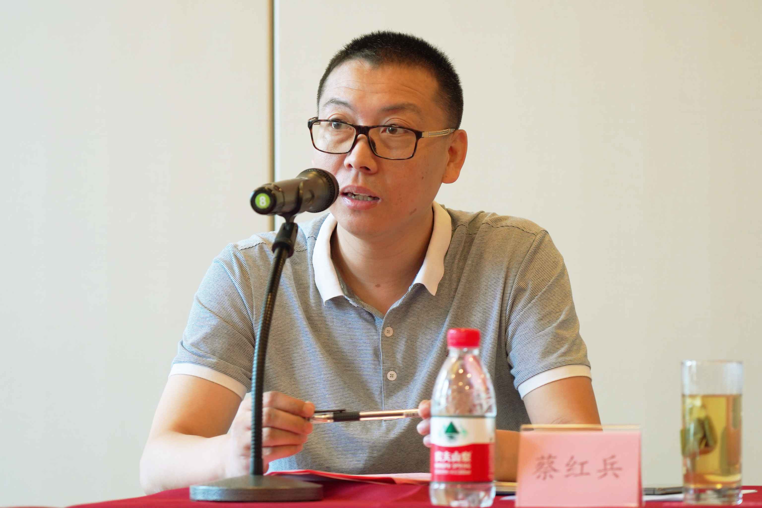 次会议由联谊会轮值会长,杭州掌盟软件股份有限公司总经理蔡红兵主持
